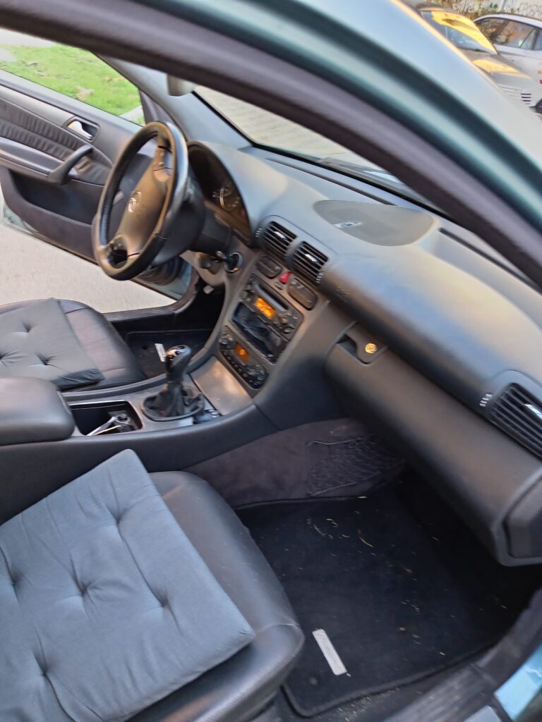 Prodajem MERCEDES 200 C DIZEL