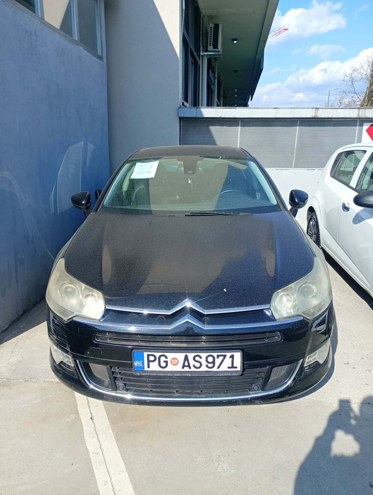 Automobili